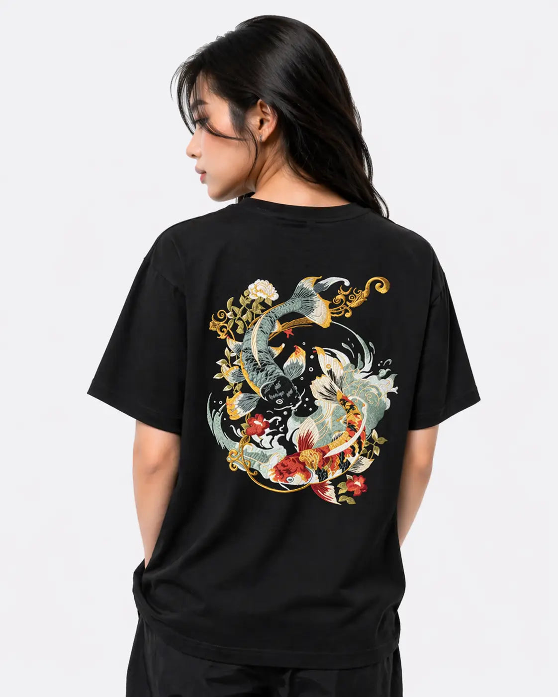 Tee-shirt carpes koi brodées (unisexe)