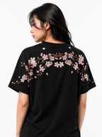 T-shirt fiori di ciliegio ricamati (unisex)
