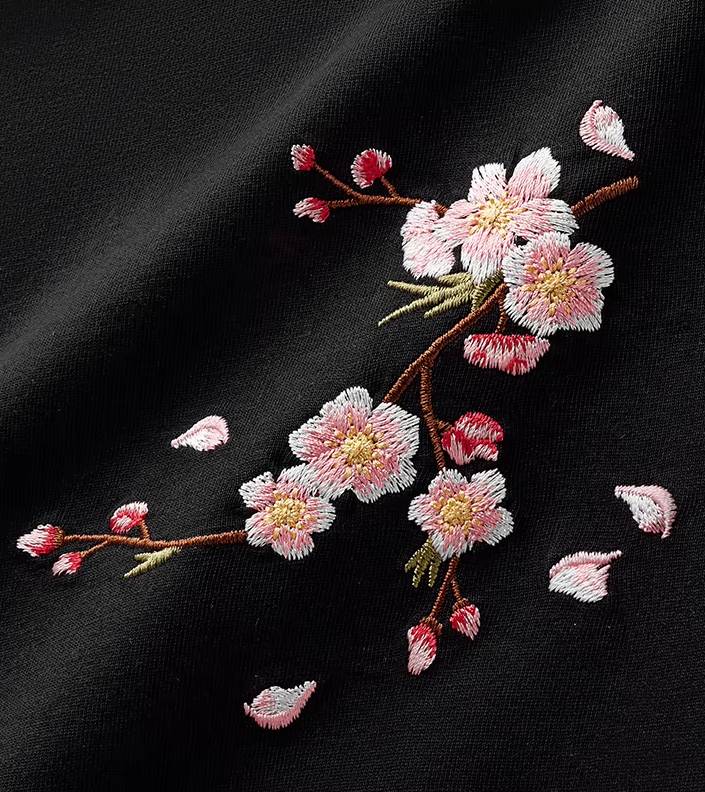 Tee-shirt ample fleurs de cerisier brodées (unisexe)