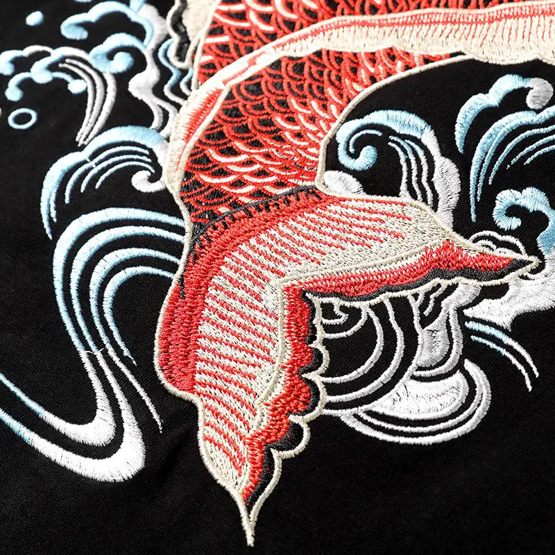 Tee-shirt carpe koi brodée (unisexe)