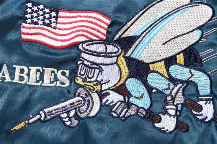Veste Sukajan souvenir grues et abeilles brodées (Réversible) (unisexe)